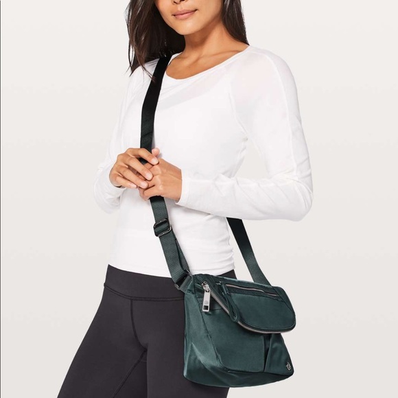 lululemon athletica Handbags - Lululemon Festival Bag II 5L in Teal Shadow